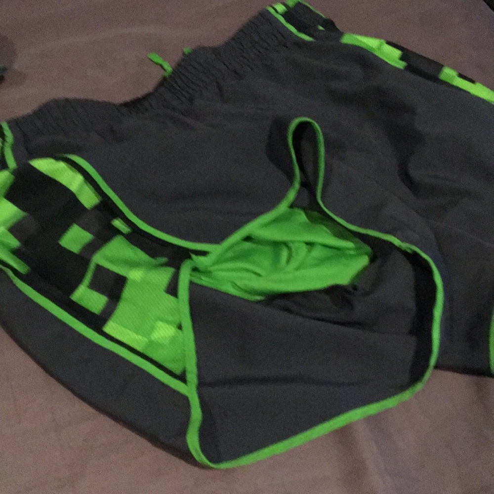 Shorts - Picture 2 of 3